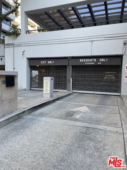 Building Photo - 600 W 9th St