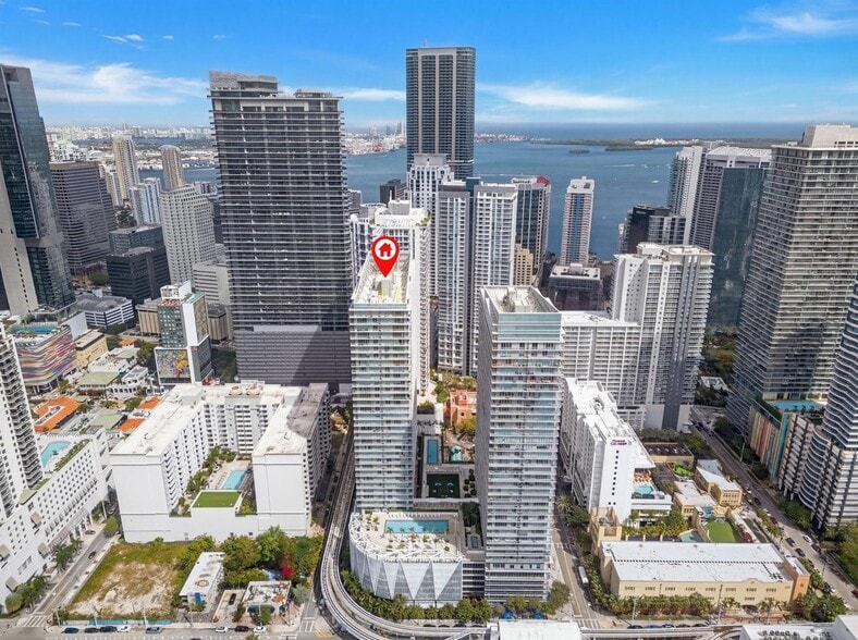 Building Photo - 1111 SW 1st Ave