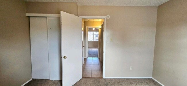 Building Photo - Tammy Lynn Dr Duplex