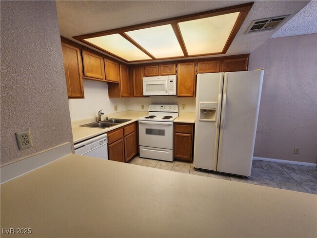 Building Photo - 1412 Oak Rock Dr
