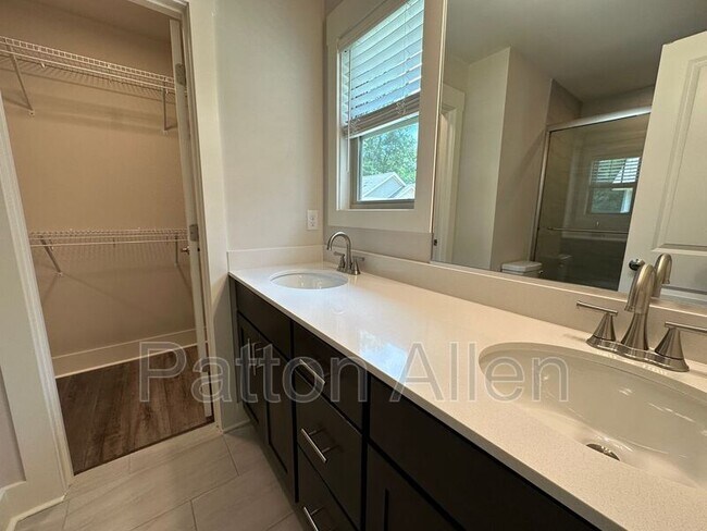 Building Photo - 129 Aurora Dr