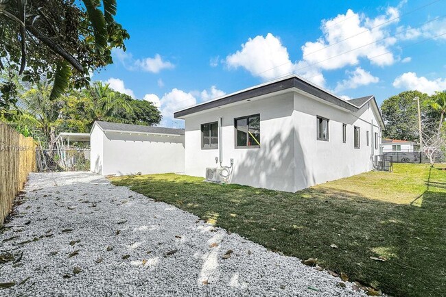 Building Photo - 3040 NW 13th Ave
