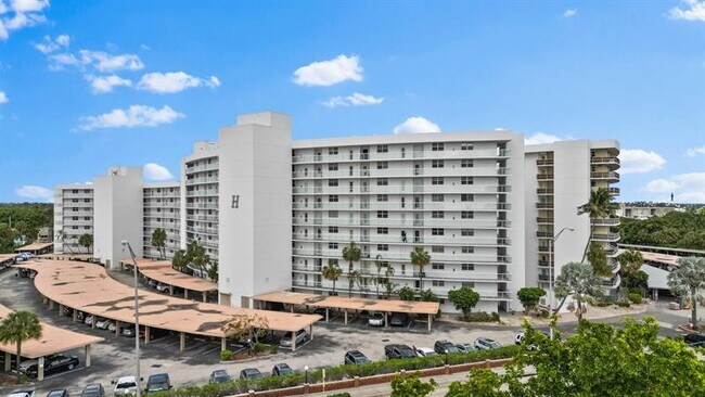 Primary Photo - 2731 NE 14th Street Causeway