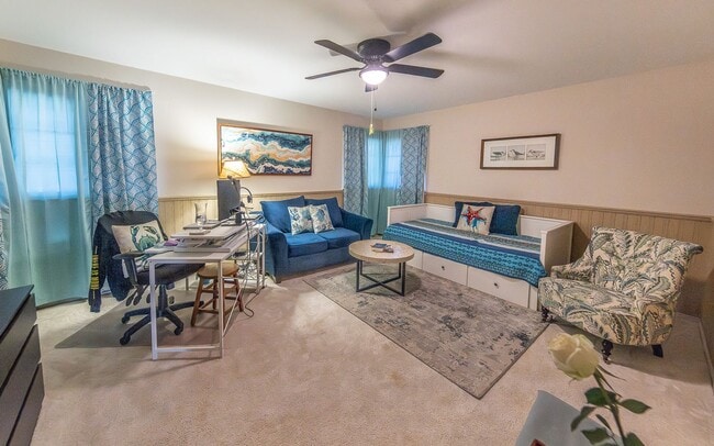 Building Photo - Stunning 4 Bed 3 Bath with a Pool!