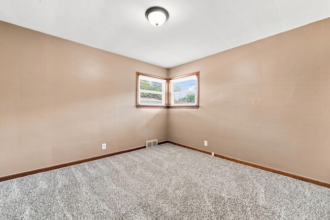 Building Photo - 11386 Hemingway St