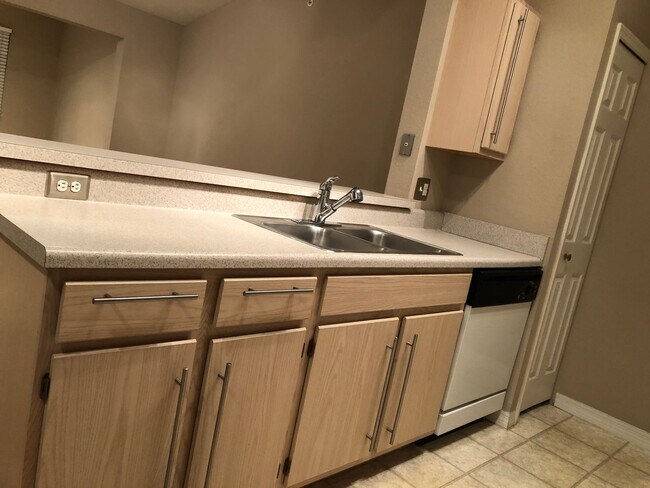 Building Photo - APARTMENT FOR RENT IN THE BEST AREA OF ORLANDO