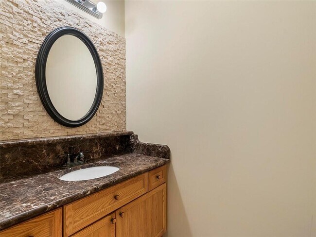 Building Photo - 1929 Hoods Fort Cir NW