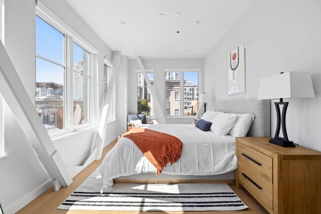 Building Photo - 693 Sutter St