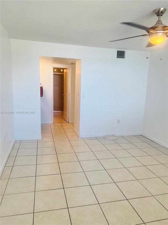 Building Photo - 2333 Brickell Ave