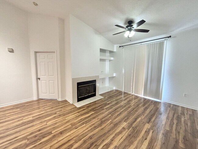 Building Photo - 8300 Elm Park Dr