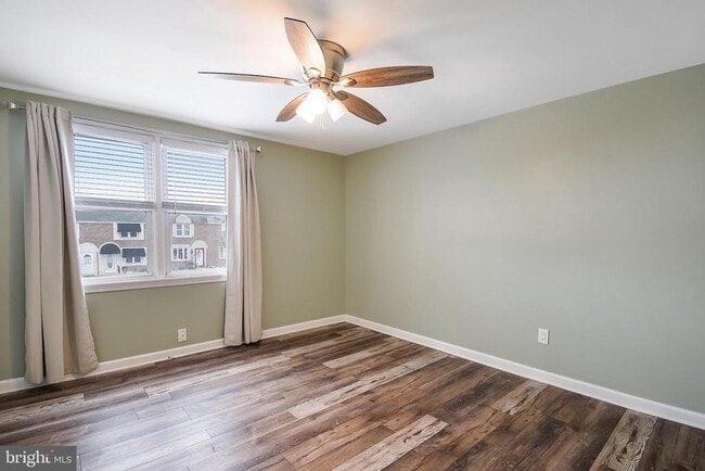 Building Photo - 807 Surrey Ln