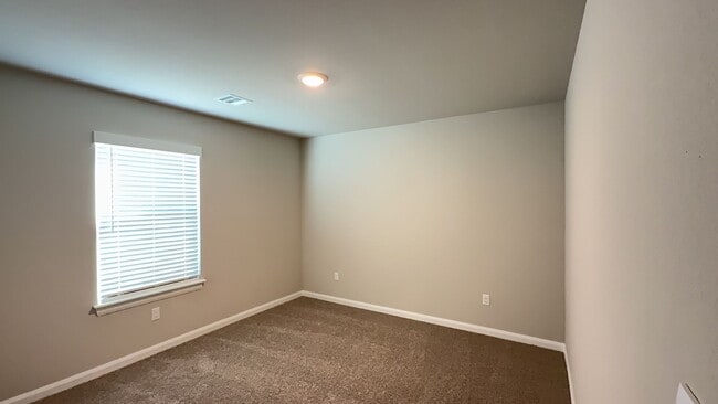 Building Photo - Start your year off right in this beautiful 4bed/2bath new construction home!