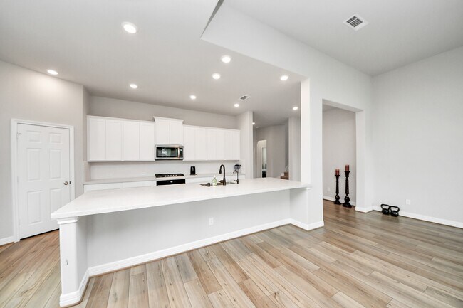 Building Photo - 2830 Tumlinson Dr