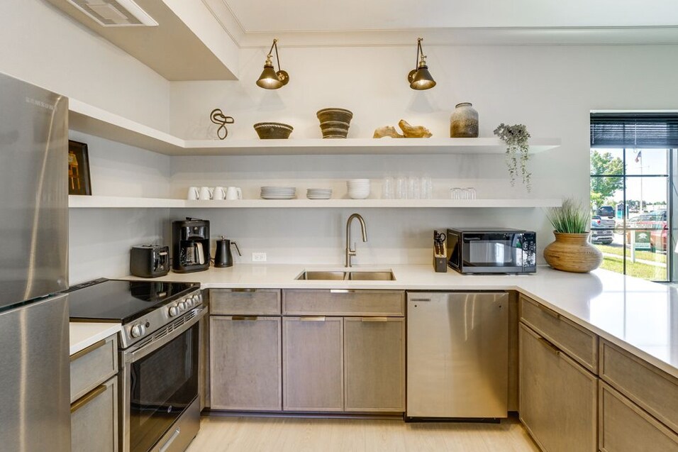 Kitchen - 411 S Rath Ave