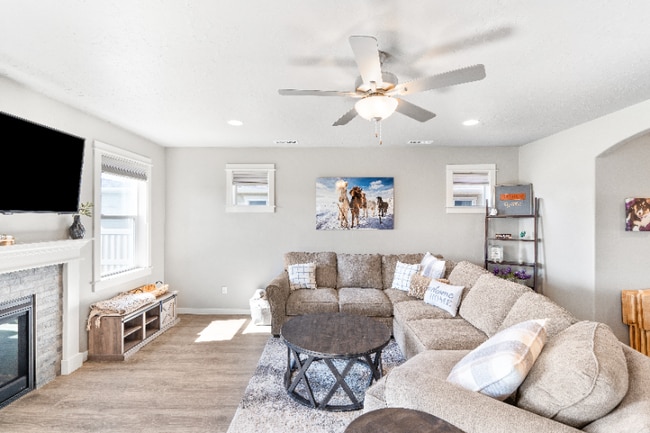 Building Photo - 10565 W Daylily Ave