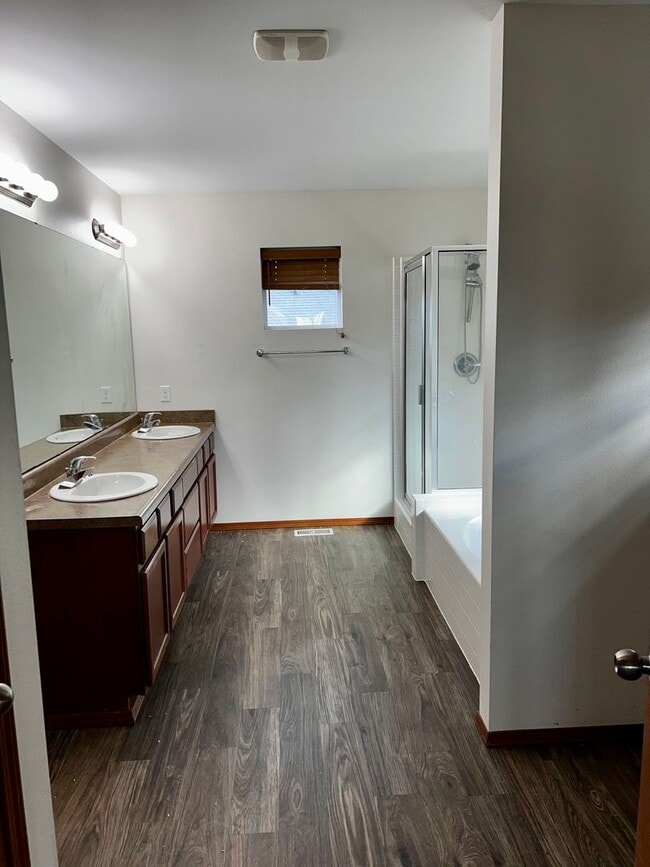 Building Photo - Desirable home in McCormick Ridge.