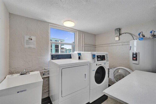Building Photo - 3015 N Ocean Blvd
