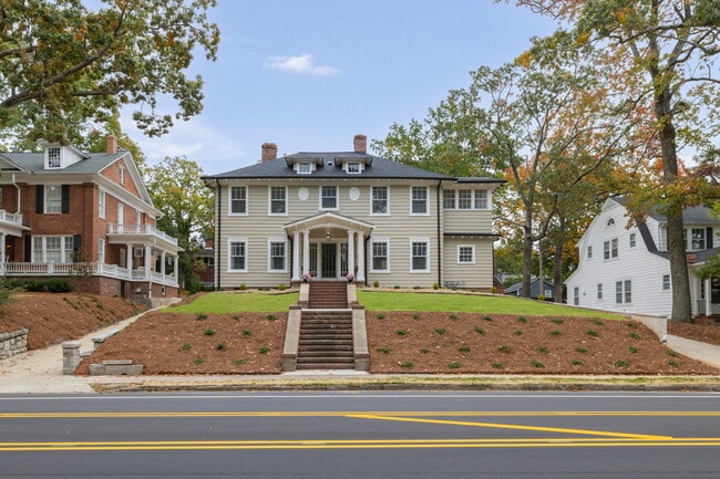 Building Photo - 632 N Elm St