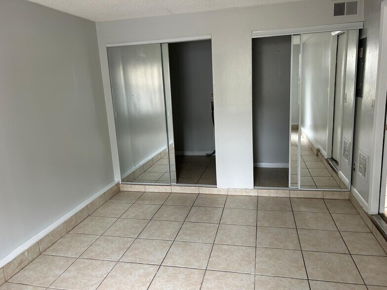 Building Photo - 6742 Periwinkle Dr