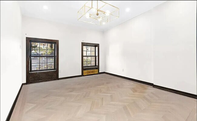 Primary Photo - 121 E 37th St