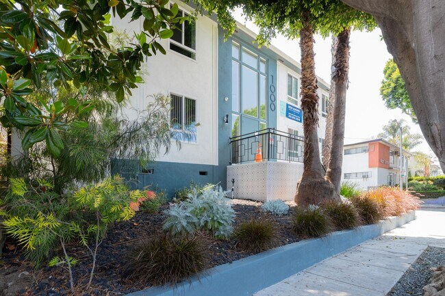 Building Photo - 1000 N Curson