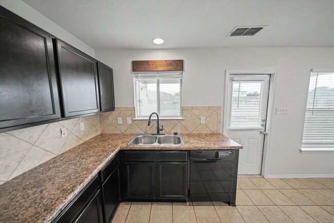 Building Photo - Spacious Cul-de-Sac Home in Bulverde Village - Realtor Commission: $500