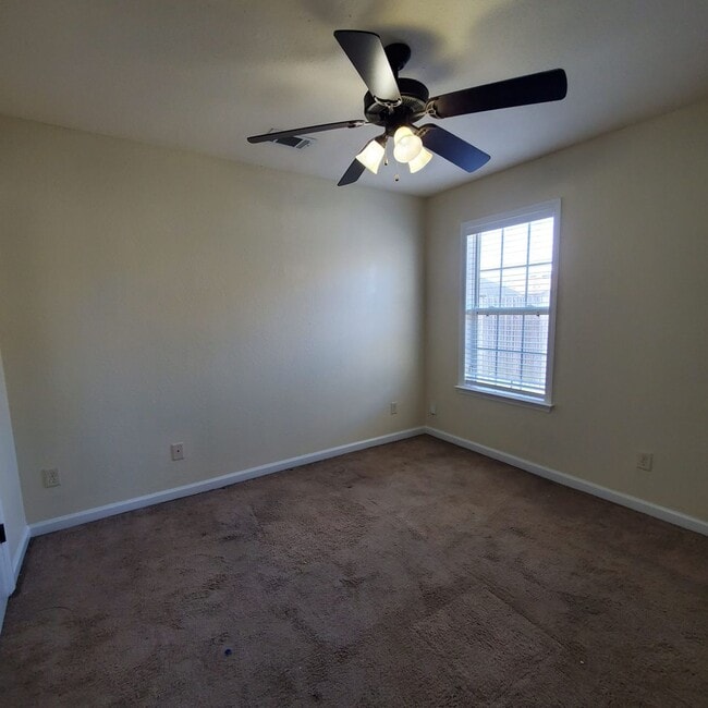 Building Photo - Charming 3BR/2BA Home in Glen Laurel: Mode...