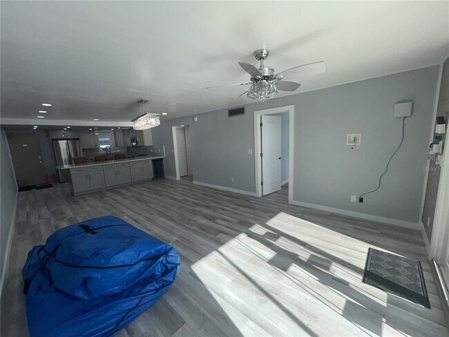 Building Photo - 7625 Sun Island Dr S