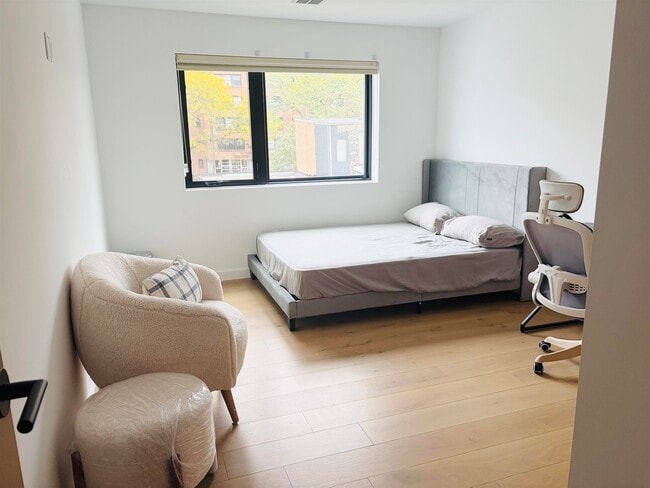 Building Photo - 211 70th St