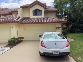 Building Photo - 5294 10th Fairway Dr