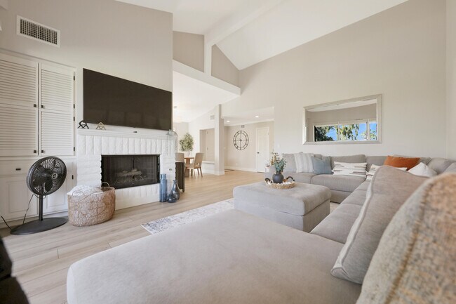 Building Photo - 236 Castellana S