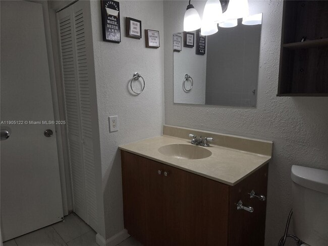 Building Photo - 2730 W 76th St