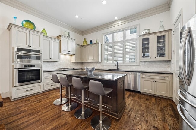 Building Photo - 1521 Oakdale St