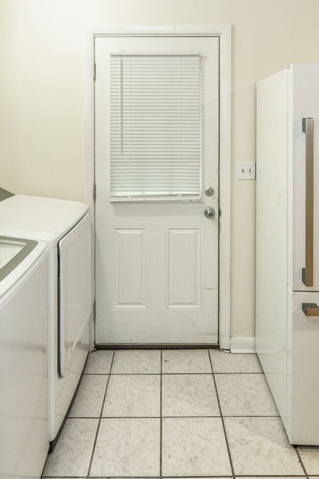 Building Photo - Beautiful 4 bedroom in the heart of Mossy Oaks!