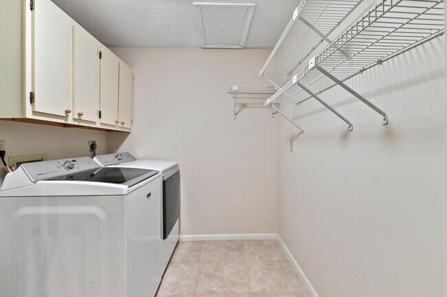 Building Photo - 800 Andrews Ave