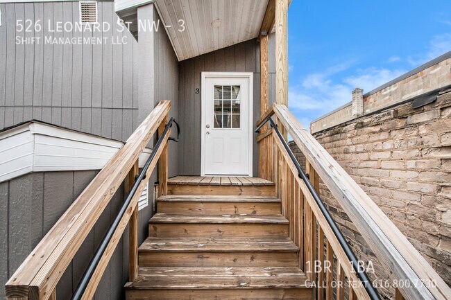 Building Photo - 526 Leonard St NW