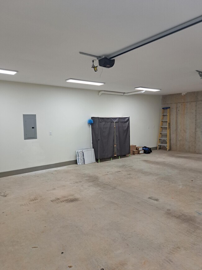 Building Photo - 7085 Fain Park Dr