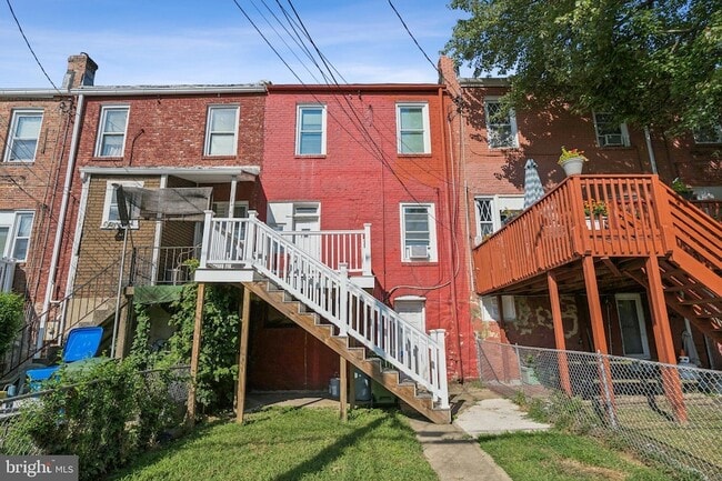 Building Photo - 211 Allendale St