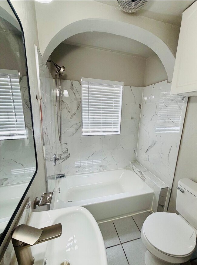 Building Photo - Large 4BD 2BA Home w/ Bonus Room close to Oklahoma City University!!