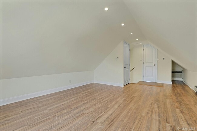 Building Photo - 28 Burd St