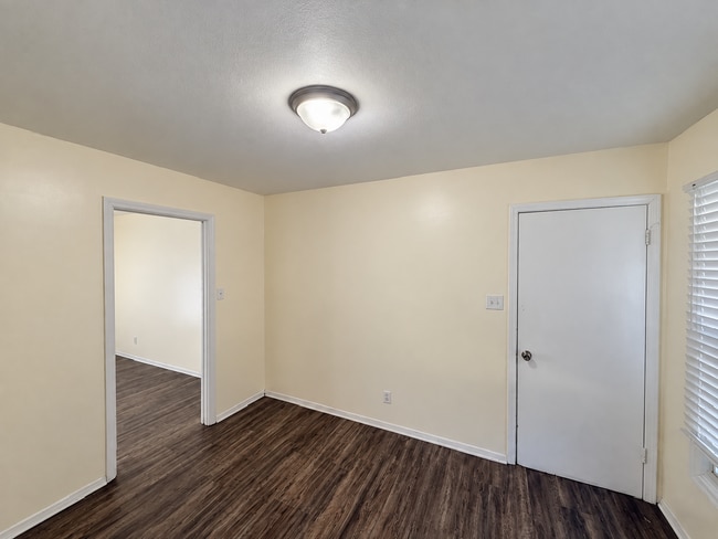 Building Photo - 118 W Dogwood Dr