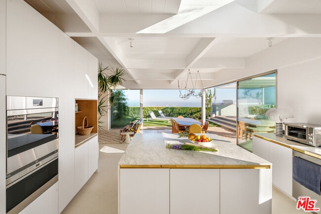 Building Photo - 1227 Tellem Dr