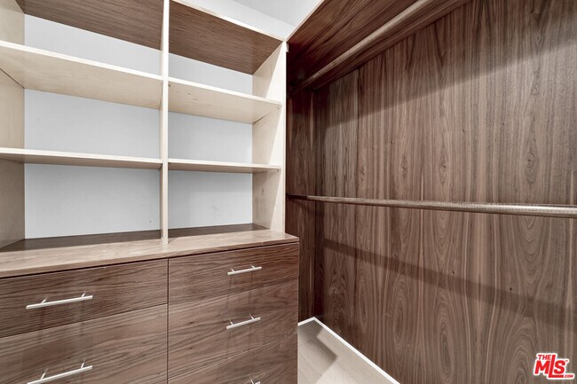 Building Photo - 918 N Genesee Ave