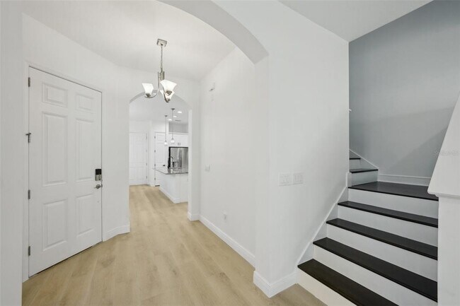 Building Photo - 307 S Arrawana Ave
