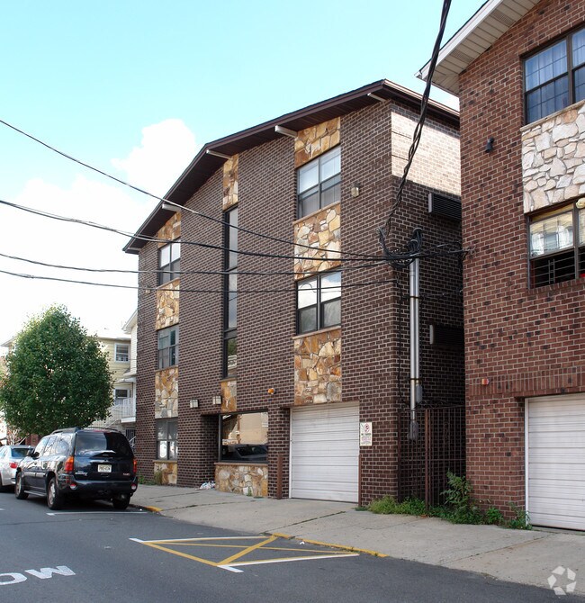Primary Photo - 137-139 71st St