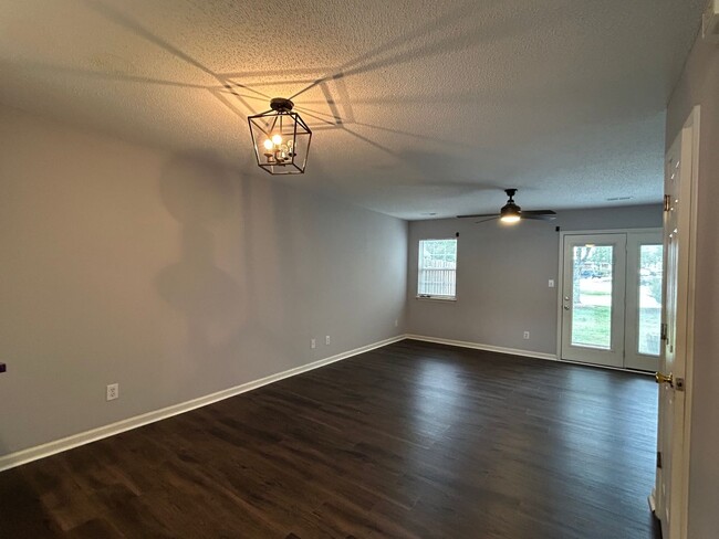 Building Photo - Amazing updated 2 bedroom 2.5 bathroom townhouse in NW Greensboro Keswick Place. Lawn care included.