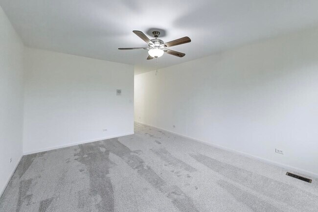 Building Photo - 325 N Water St