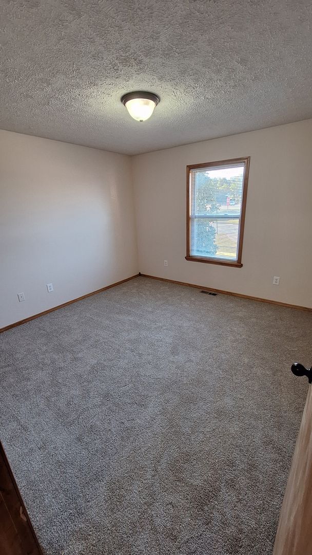 Building Photo - Make This House Your New Home For The New Year