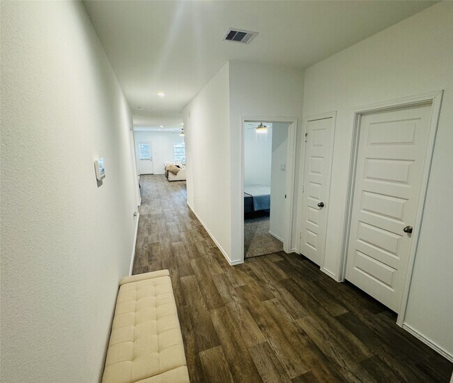Building Photo - 31726 Sutton Mdws Ln