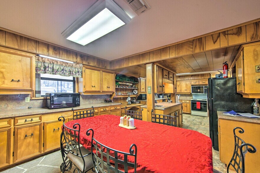 Building Photo - 928 Welch Ln